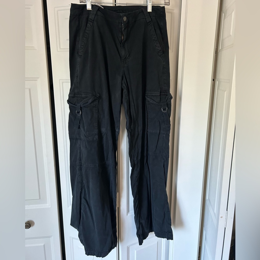 Black American Eagle Cargo Pants